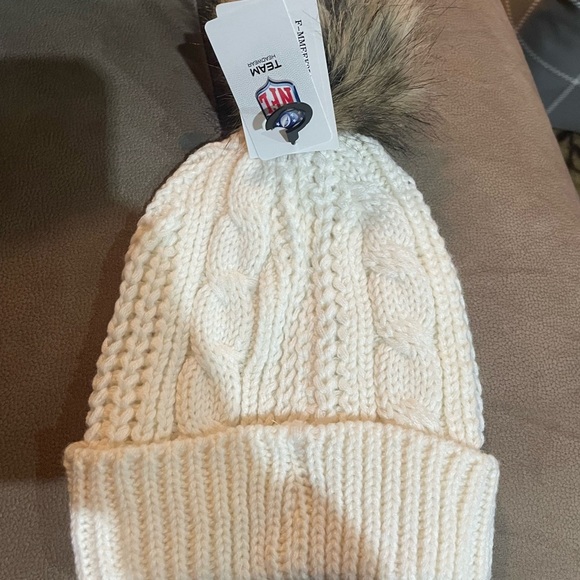 Steelers winter hat, new with tags - Picture 2 of 5